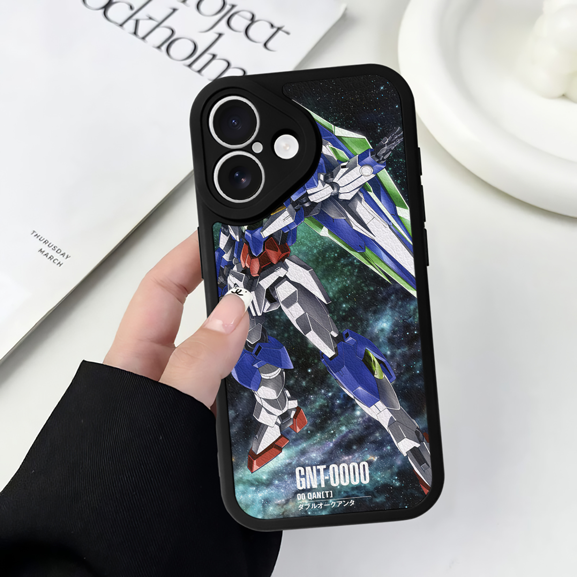 （画像用） 機動戦士ガンダム Mobile Suit Gundam 【iPhone 16シリーズ対応】シリコンスマホケース（レザー調） 材質：シリコン